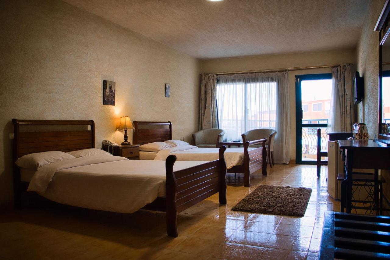 Adham Compound Hotel King Mariout Exteriör bild