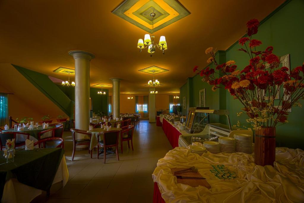 Adham Compound Hotel King Mariout Exteriör bild